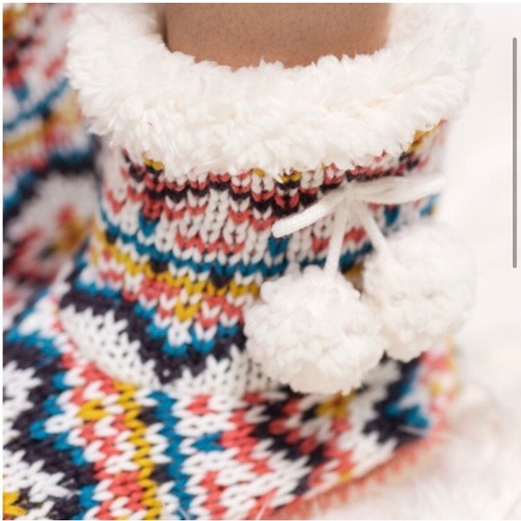 LAST PAIR: Hand knitted women’s comfy soft faux Sherpa lined Pom slipper boots - Picture 2 of 5